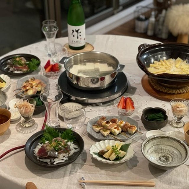 筍ごはんはじめました♪ 湯豆腐、焼き鳥、鰹のたたきとかいっぱい並べた夜ごはん