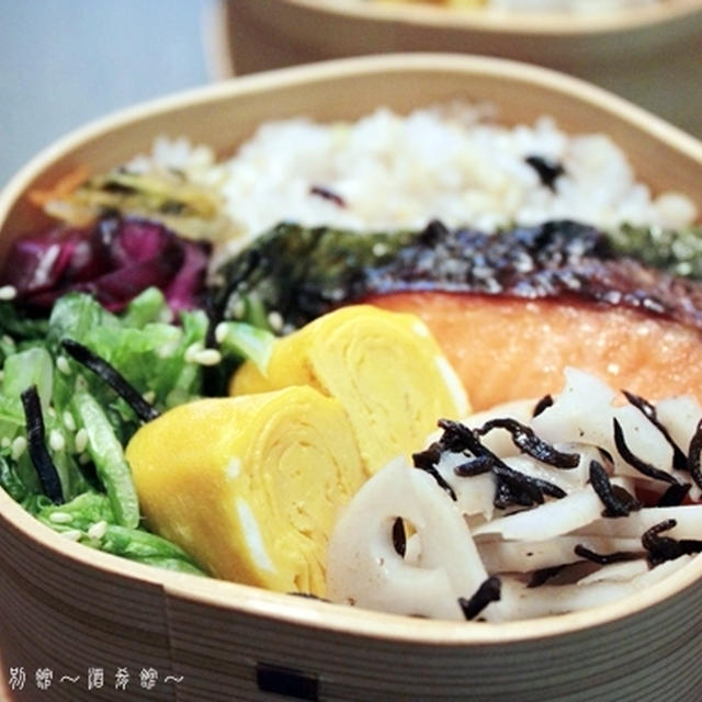「毎日十八雑穀」でお弁当～ダブル鮭弁と薬膳茶。