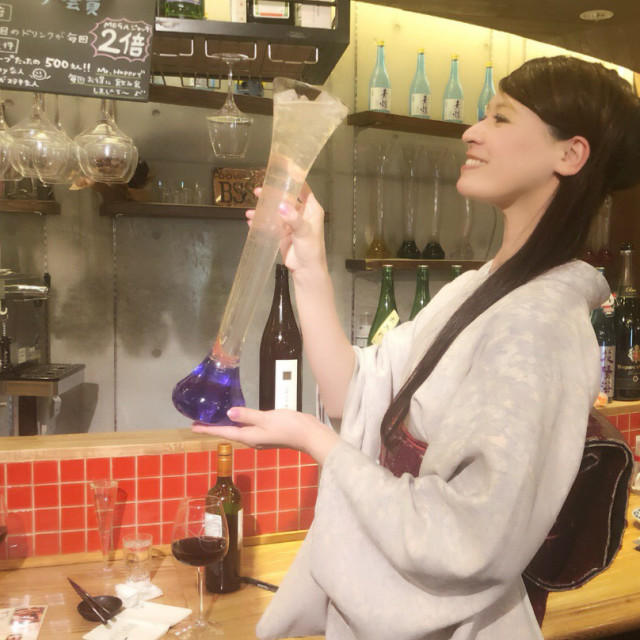 なが〜いグラスで楽しいお酒→「ミスターハッピー（神保町）」連載web公開されています