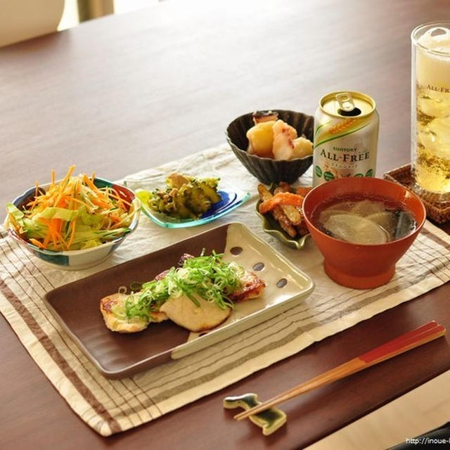 「廊下に落ちている例の黒い塊との闘いの季節」のお話、と昨日の晩ごはん