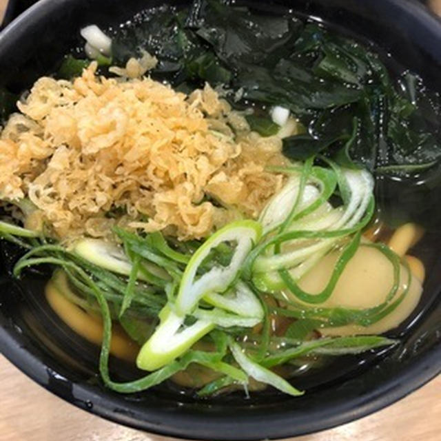 新大阪駅の麺家で朝うどん