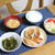 納豆餃子と豚キム餃子と切り昆布と大根の煮ものとごぼうサラダでうちごはん（レシピ付）