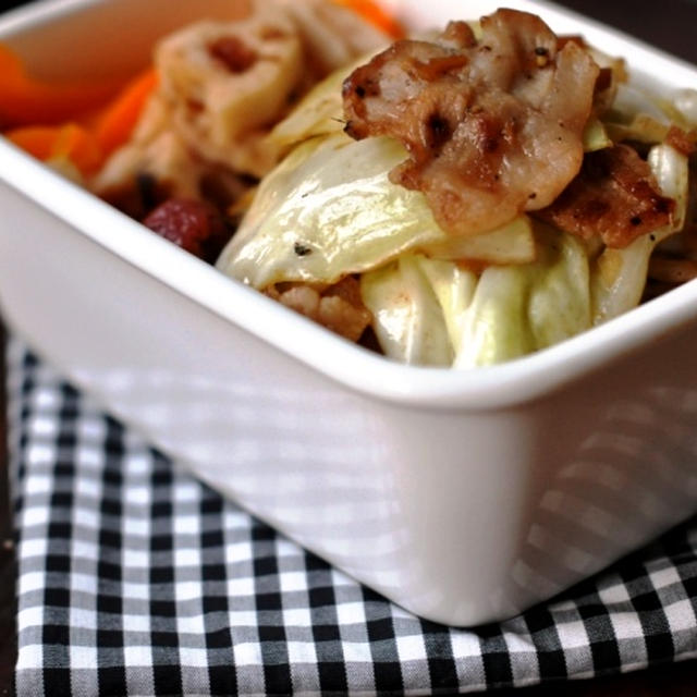 弁当納めに豚キャベ丼弁当。