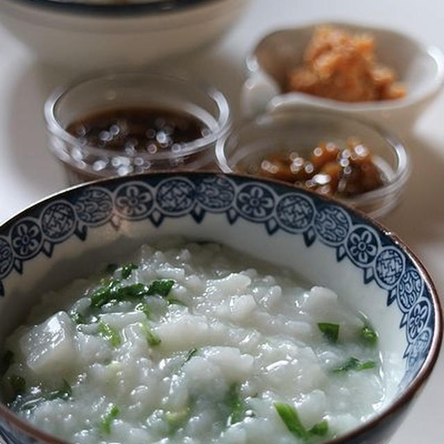 無病息災願って春の七草がゆを食す