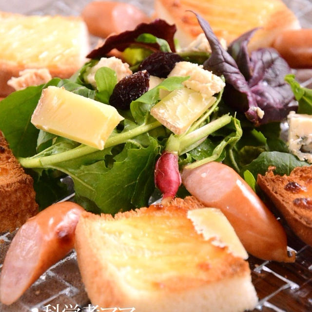 トーストサラダの朝ごはん