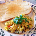 朝食のサイドメニューやサンドイッチにもあう、スパイシーなインド風スクランブルエッグ Egg Bhurjiの作り方