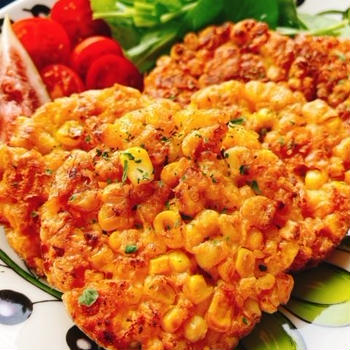 チーズ入りとうもろこしのかき揚げ【パンケーキパン】(動画レシピ)/Fried corn and cheese.