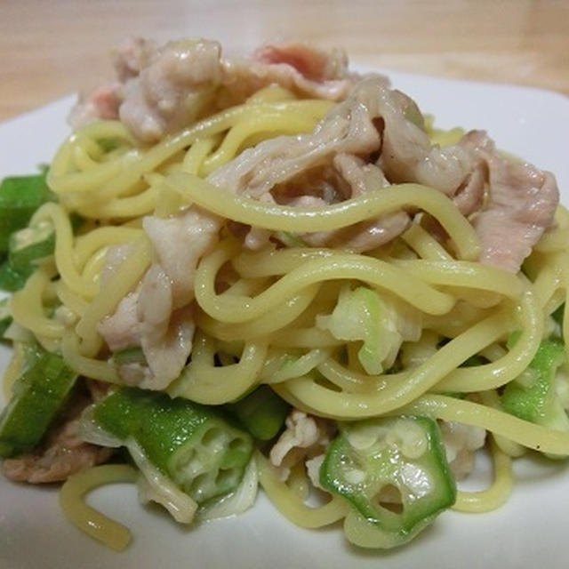 豚バラとおくらの塩焼きそば
