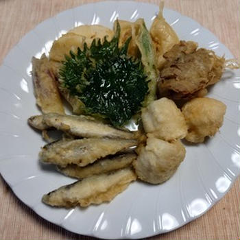小アユとハモと野菜の天ぷら盛り合わせ