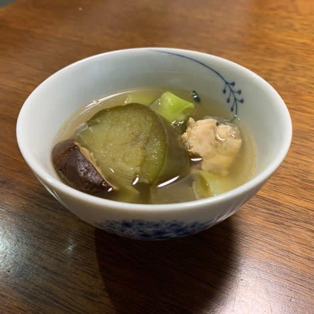 鮭缶があれば、いつでも、ホッとする家ごはん：野菜と鮭のおつゆ