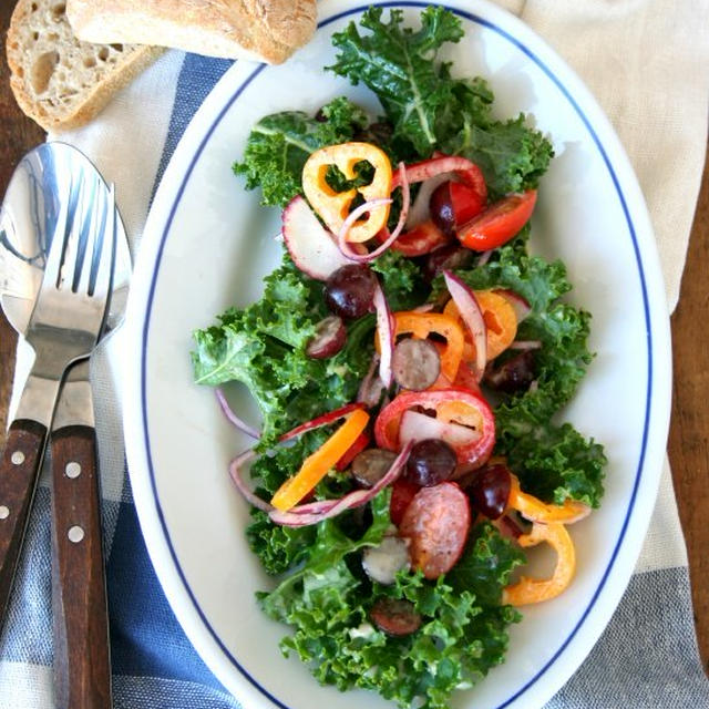 Kale and Grape Saladケールとブドウのサラダ
