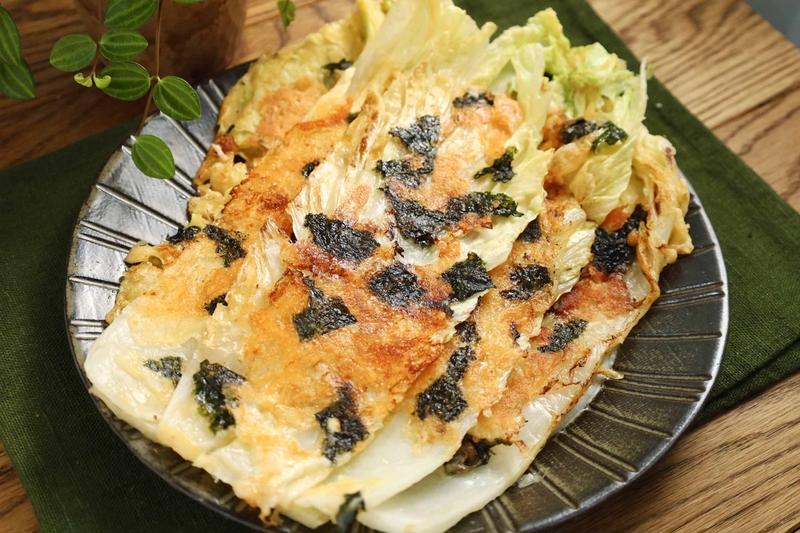 葉っぱを切らずにそのままドーン！「海苔チーズの白菜チヂミ」