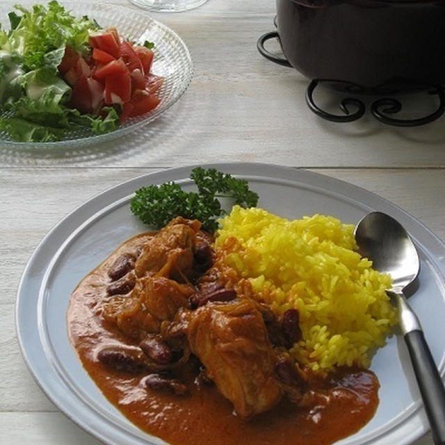 staubで キドニービーンズ入りバターチキンカレー