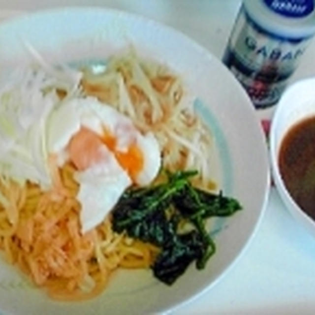 野菜もたっぷり、熱々のつけ麺で元気いっぱい♪