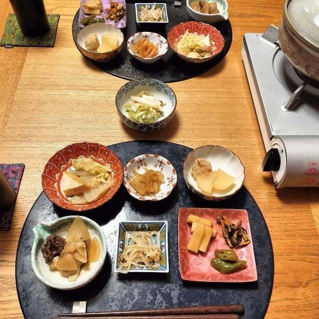 ありもんつみれ鍋、辣白菜と小鉢8品で晩酌
