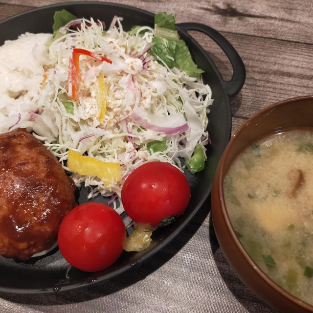 市販のハンバーグで簡単晩ごはん☆ダイソーでやっとこゲットしてきました(*^-^*)