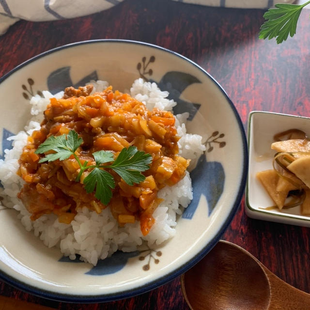 時短で簡単‼️しかも食物繊維たっぷりの【根菜入りドライカレー】