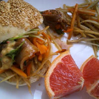 すっぱ牛蒡と焼タレにく野菜巻きのごまバーガー　byポン酢,浅漬タレ,焼肉タレ,かぼドレ