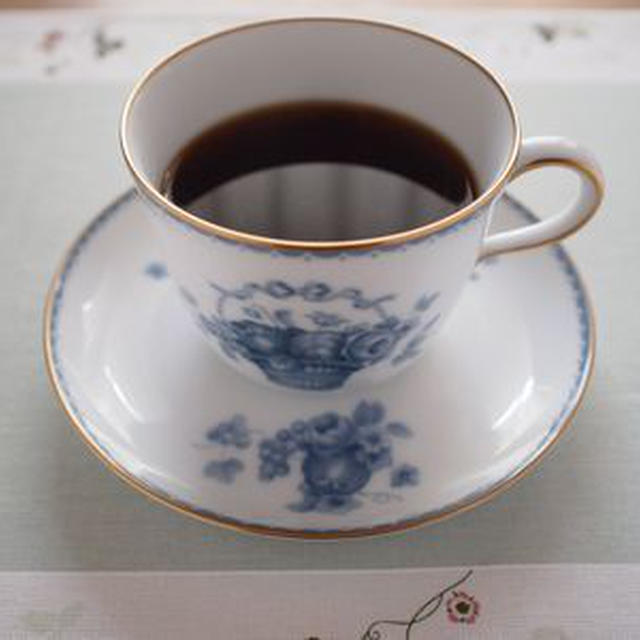 今朝のモーニング珈琲のお水は天然水 森のひとしずく
