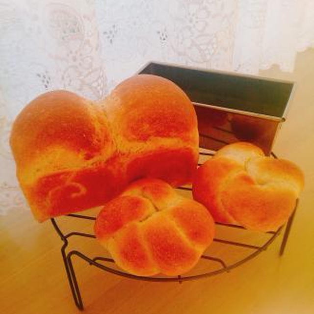 全粒粉のお花編みパン♪全粒粉のミニ食パン♪
