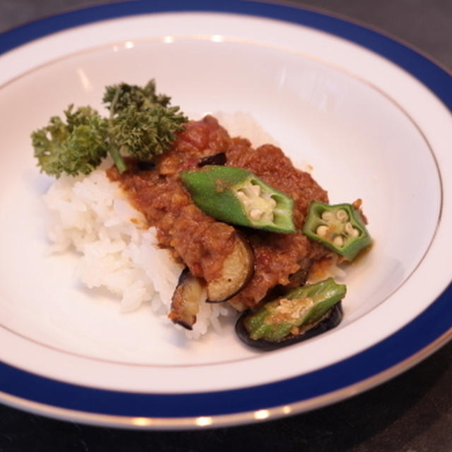 カレーをおいしそうに見せる撮影方法を考えてみました。