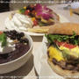 13年連続ハワイ№1バーガーに輝くTeddy's Bigger Burgers（表参道店）