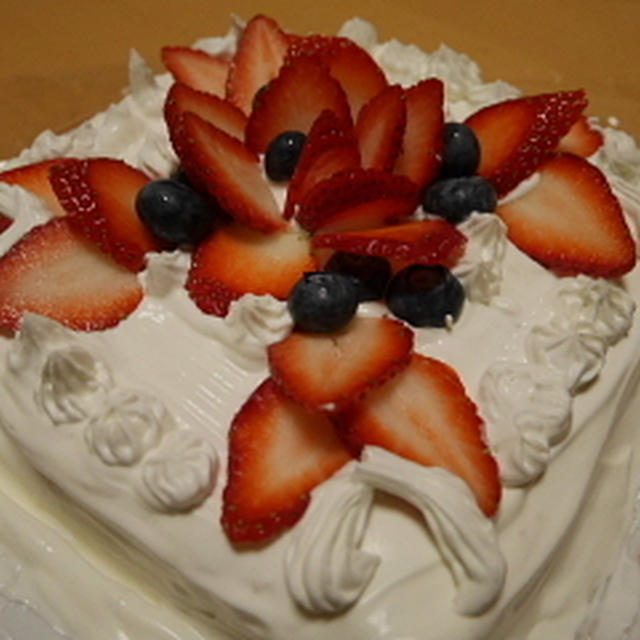 苺とブルーベリーのケーキ