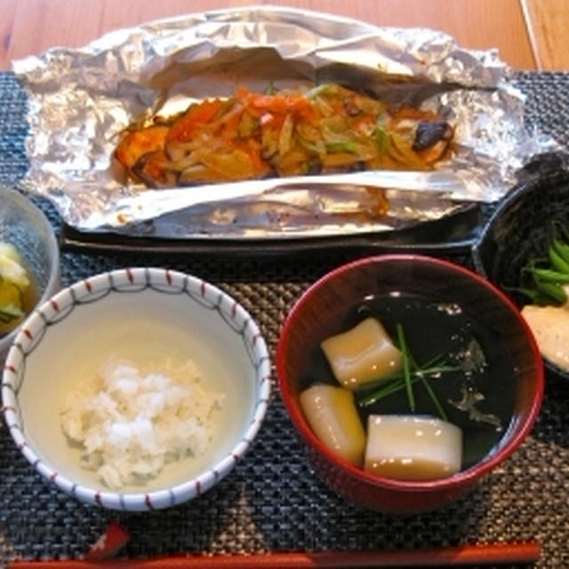 生鮭のホイル焼きとホワイトネクタリンのみぞれ和え