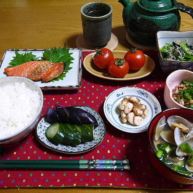 【朝食】さけの塩焼き・納豆・小松菜おひたし・あさりの味噌汁…