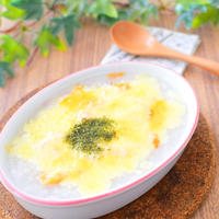 鮭のせ！もち麦おかゆのチーズ焼き