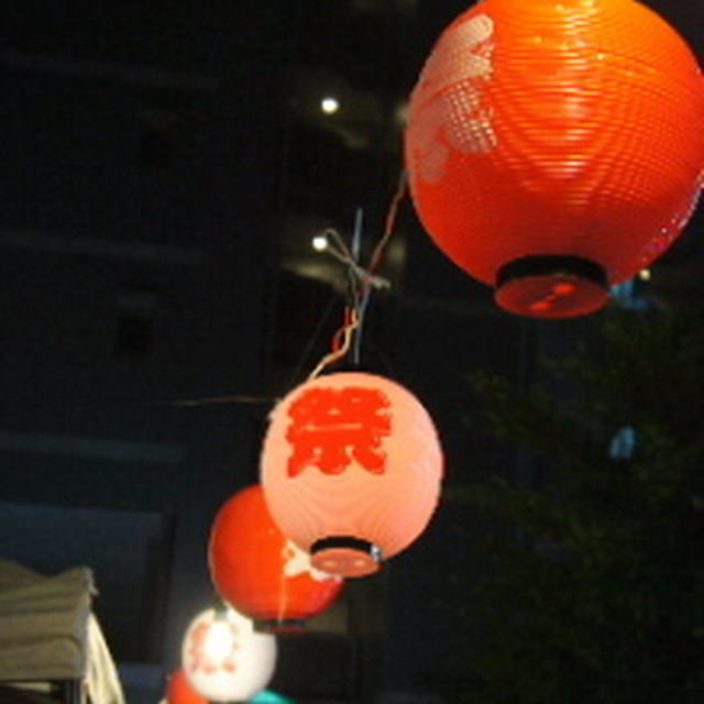 シュールな夏祭りももうおしまい…。
