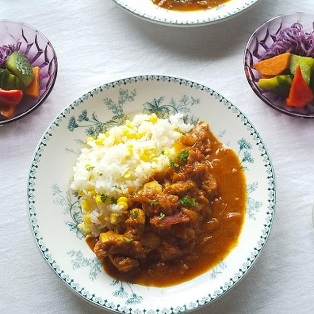 暑い時こそ辛いもの！スパイスチキンカレーと、とうもろこしご飯