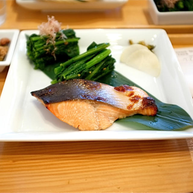 定食とパイ、馬喰町で2度おいしい。
