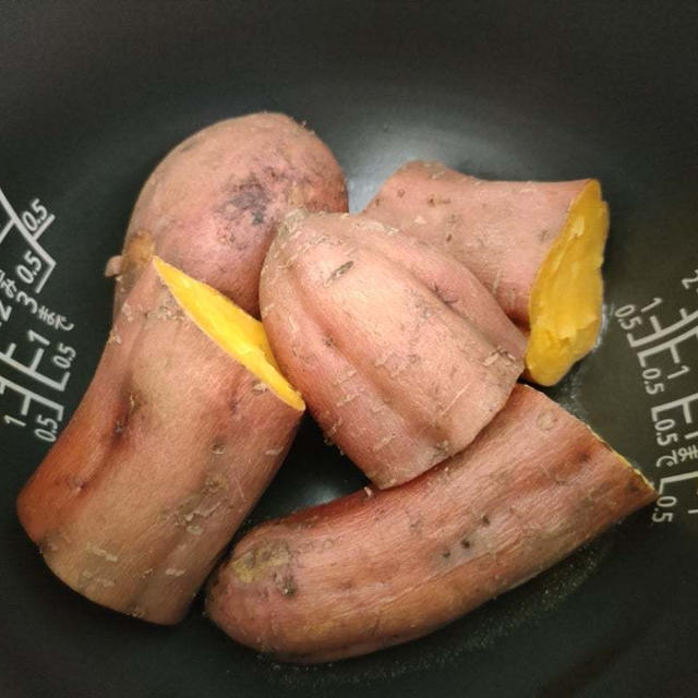 炊飯器でふかし芋作りましたぁ〜＼(^o^)／