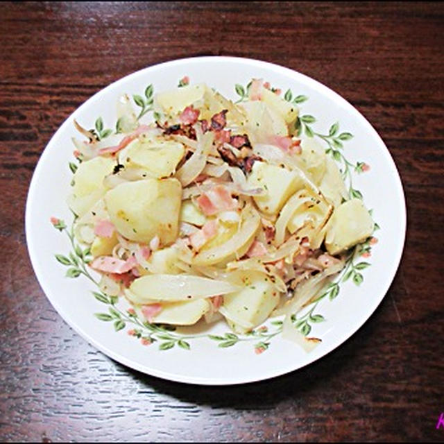 じゃがいもとベーコンの炒め物