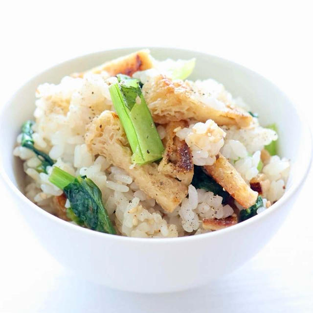 ご飯に混ぜ込んで簡単に【小松菜と油揚げの白だしごはん】