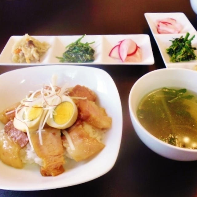 叉焼丼と菊菜スープ～赤蕪の甘酢漬け～