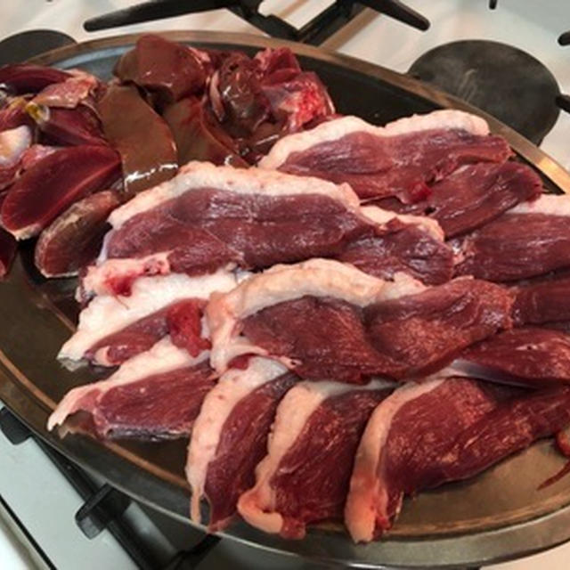 初日は鴨を七輪で焼いて