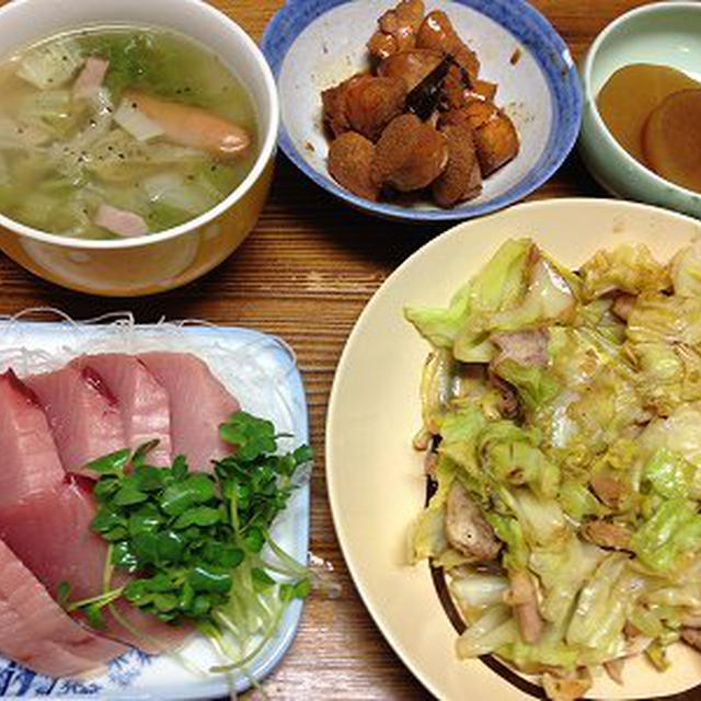 スジカツオの刺身とキャベツ炒め。卵かけランチ。