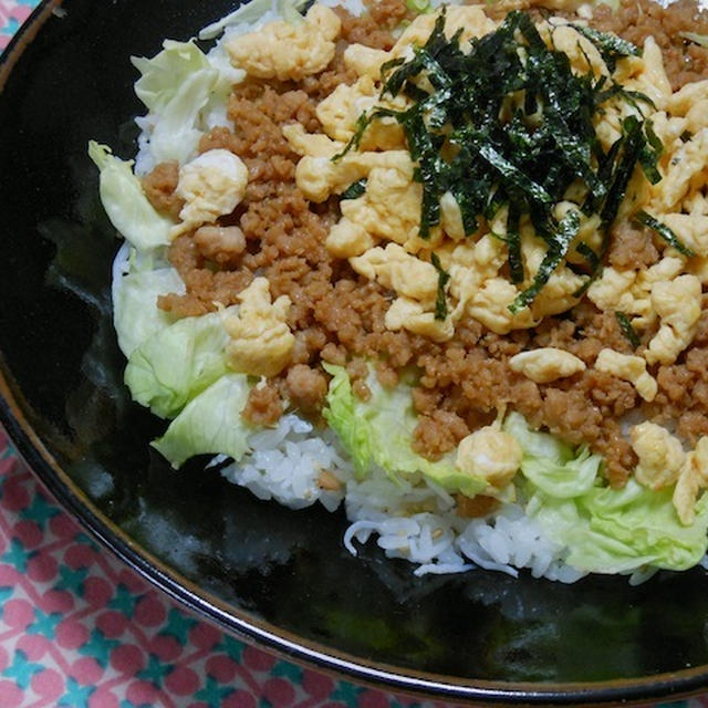 ひな祭りの簡単オウチ女子会！作ってあると便利〜な鶏そぼろで、鶏と玉子の和風タコライス風ごはん。