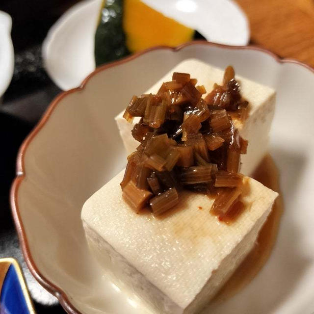 にんにく葉の醤油漬け　冷奴にのせて