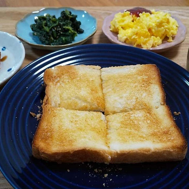 チーズオムレツとほうれん草の胡麻和え