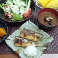 【献立】秋刀魚の塩焼き、カボチャの煮物、シーザーサラダ、茹でとうもろこし、しじみのお味噌汁