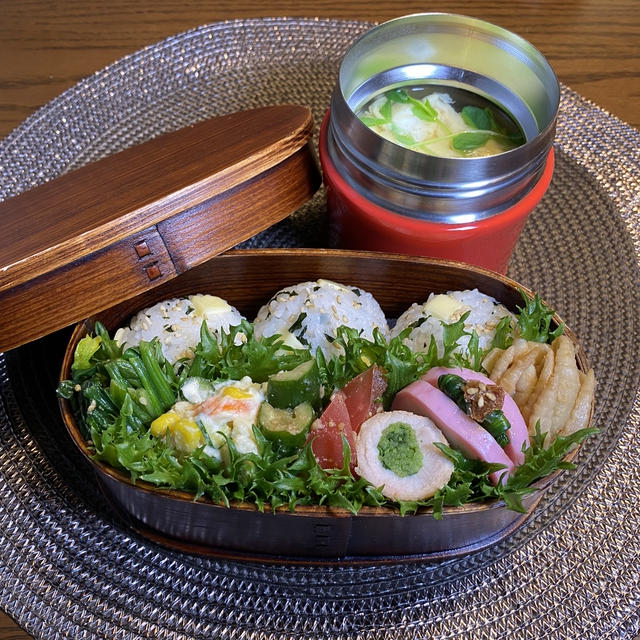お弁当（わかめチーズおにぎり）