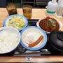 富士山豆腐の本格麻婆定食にソーセージエッグを添えて食べる 〜松屋〜