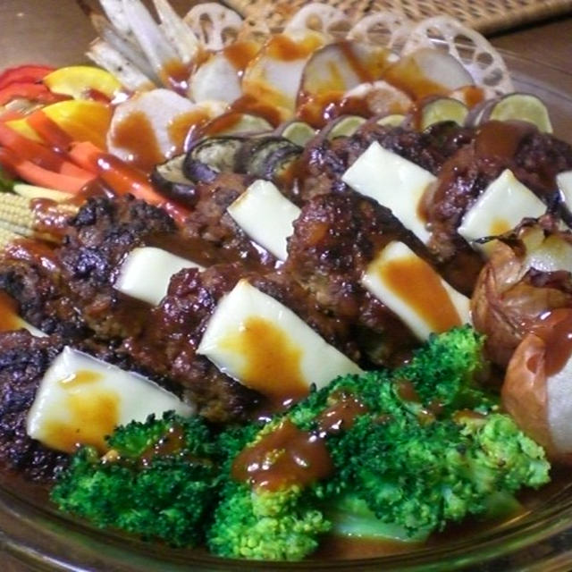 野菜いっぱい　オーブン焼き煮込みハンバーグ