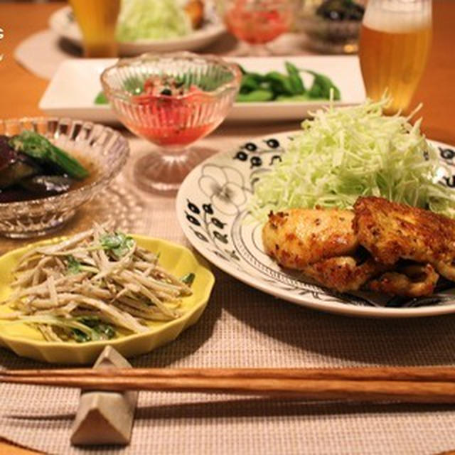 『鶏胸肉のカレーパン粉ソテー』の献立。
