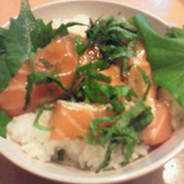 サーモンの漬け丼