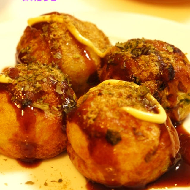 タコ焼き、エビ、チーズ、ウィンナー入りタコ焼き