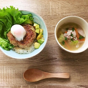 ヨシケイの食材宅配でロコモコ丼とゴロゴロ野菜のスープ煮を作ってみた
